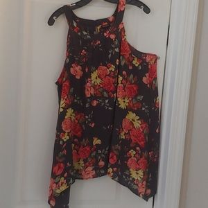 Goddess tank top with shark bite hem NWOT